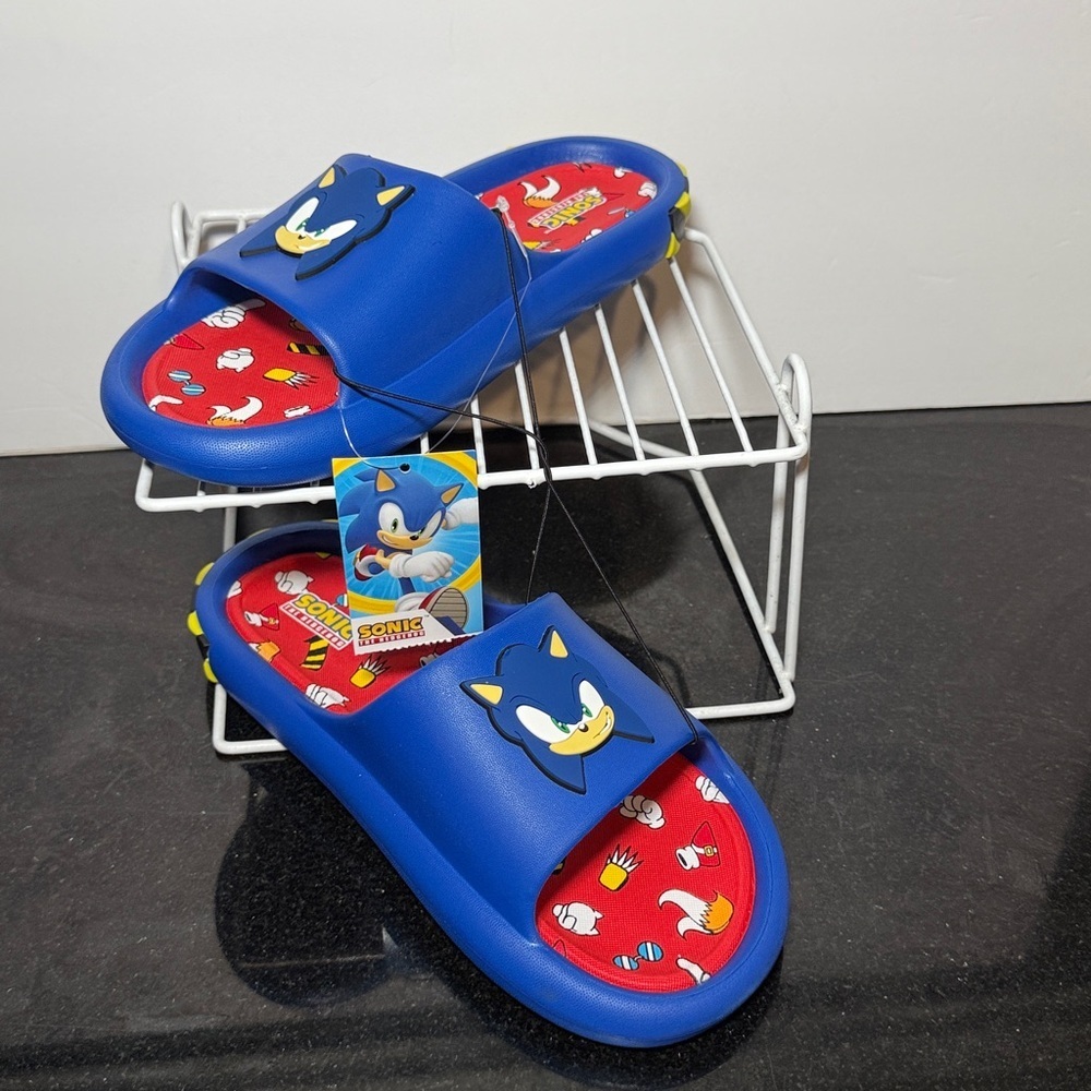 NEW! Sonic the Hedgehog Boys Comfort Slides Sandals
Size 6 Kids